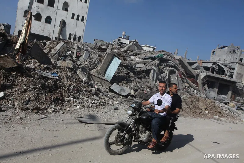 Palestinians who were displaced from their houses due fighting between Israel's army and Hamas fighters return to check their homes in Gaza City's Shejaiya neighbourhood, on August 1, 2014. Israeli shelling killed eight...
