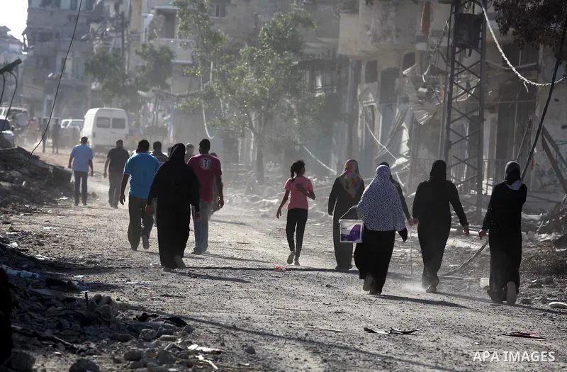 Palestinians who were displaced from their houses due fighting between Israel's army and Hamas fighters return to check their homes in Gaza City's Shejaiya neighbourhood, on August 1, 2014. Israeli shelling killed eight...