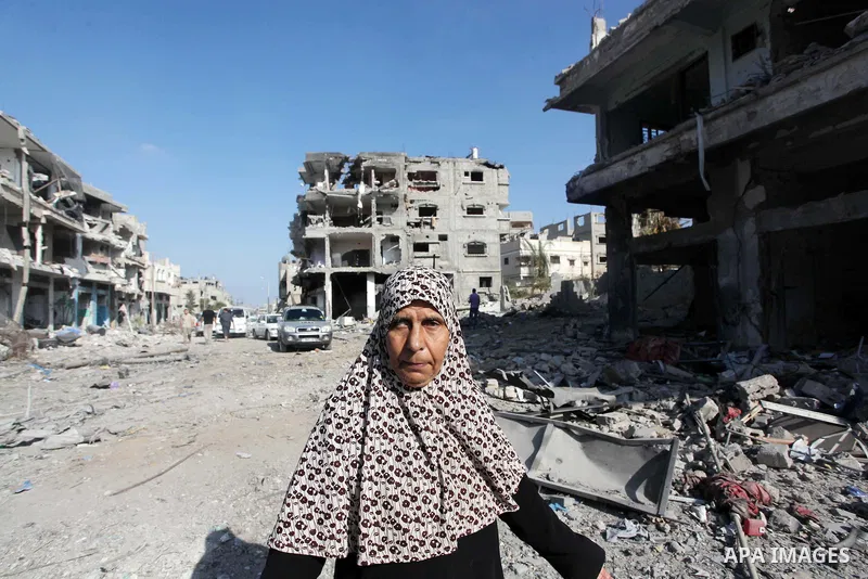 Palestinians who were displaced from their houses due fighting between Israel's army and Hamas fighters return to check their homes in Gaza City's Shejaiya neighbourhood, on August 1, 2014. Israeli shelling killed eight...