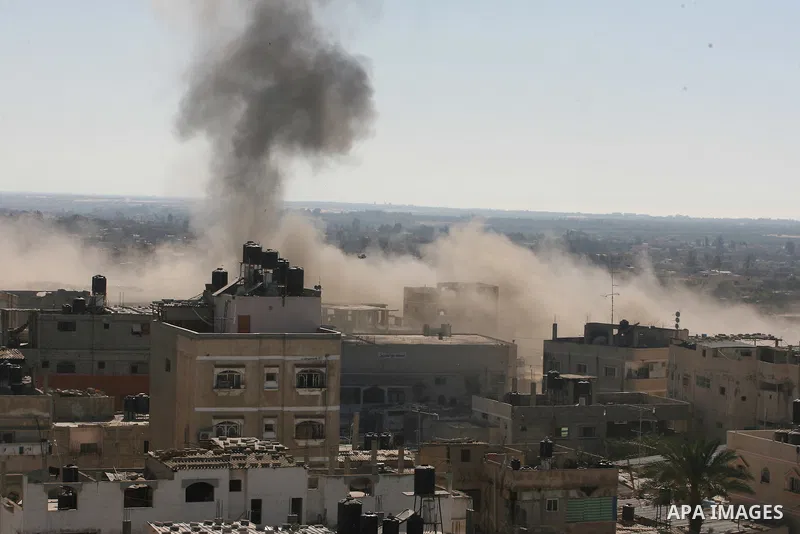 Smoke rises after Israeli air strikes in Rafah, southern Gaza Strip, 01 August 2014. A 72-hour humanitarian ceasefire between Israel and Palestinian militant groups in the Gaza Strip broke down 01 August less than three-...