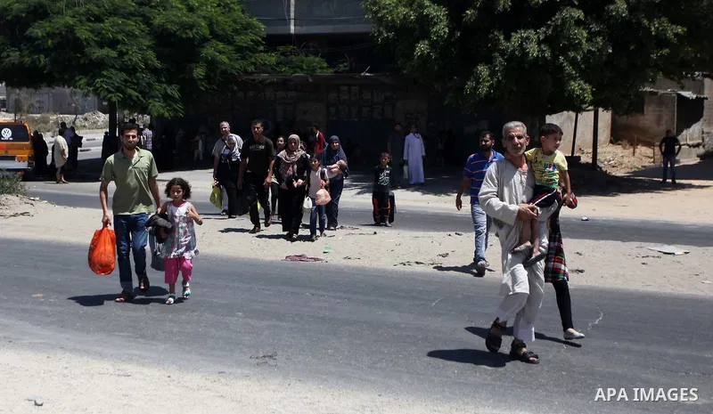 Displaced Palestinians flee their houses from Israeli shelling in Gaza City Aug. 01, 2014. A Gaza ceasefire was in jeopardy just hours after it began on Friday, with the Islamist group Hamas saying Israeli tank fire kill...