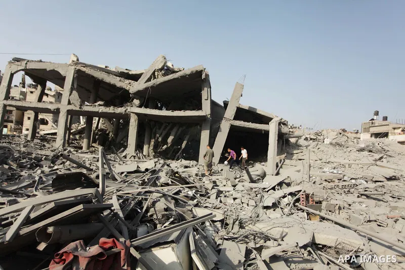 Palestinians inspect the rubble of a destroyed mosque in Gaza City, on August 2, 2014 following an overnight Israeli strike on the Palestinian enclave. A fresh wave of violence killed dozens in Gaza after the collapse of...