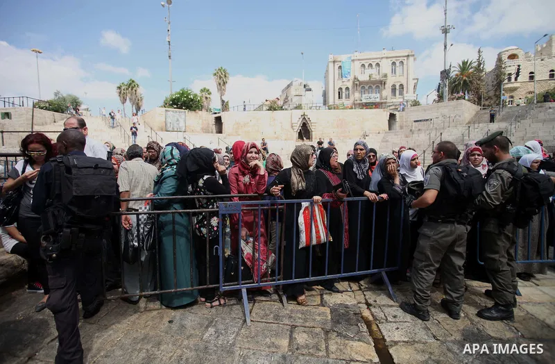 Israeli policemen prevent Palestinian worshippers from entering the Al-Aqsa mosque compound in the Old City of Jerusalem on August 3, 2014. Photo by Saeed Qaq