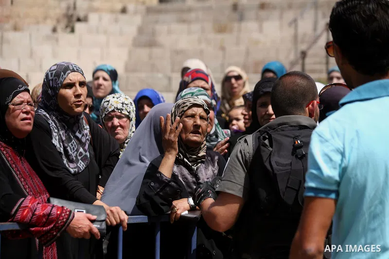 Israeli policemen prevent Palestinian worshippers from entering the Al-Aqsa mosque compound in the Old City of Jerusalem on August 3, 2014. Photo by Saeed Qaq