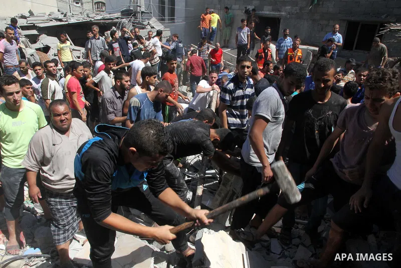 Palestinians dig through the rubble of a building searching for bodies after what police said was an Israeli air strike at Shati (Beach) refugee camp in Gaza City August 4, 2014. A seven-hour truce under which Israel wou...