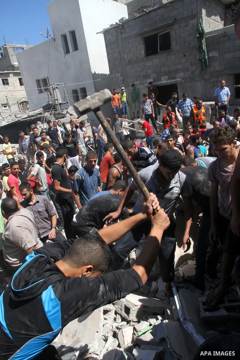 Palestinians dig through the rubble of a building searching for bodies after what police said was an Israeli air strike at Shati (Beach) refugee camp in Gaza City August 4, 2014. A seven-hour truce under which Israel wou...