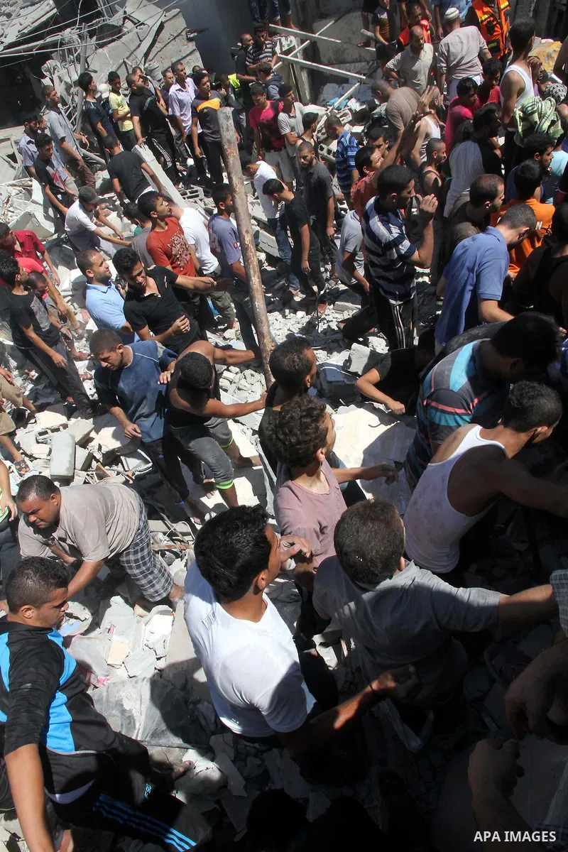 Palestinians dig through the rubble of a building searching for bodies after what police said was an Israeli air strike at Shati (Beach) refugee camp in Gaza City August 4, 2014. A seven-hour truce under which Israel wou...