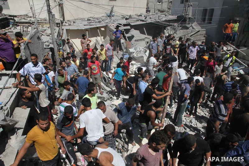 Palestinians dig through the rubble of a building searching for bodies after what police said was an Israeli air strike at Shati (Beach) refugee camp in Gaza City August 4, 2014. A seven-hour truce under which Israel wou...