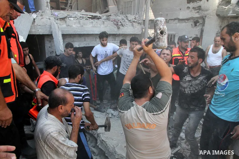 Palestinians dig through the rubble of a building searching for bodies after what police said was an Israeli air strike at Shati (Beach) refugee camp in Gaza City August 4, 2014. A seven-hour truce under which Israel wou...
