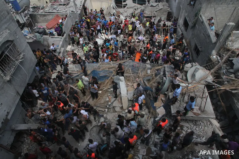 Palestinians dig through the rubble of a building searching for bodies after what police said was an Israeli air strike at Shati (Beach) refugee camp in Gaza City August 4, 2014. A seven-hour truce under which Israel wou...