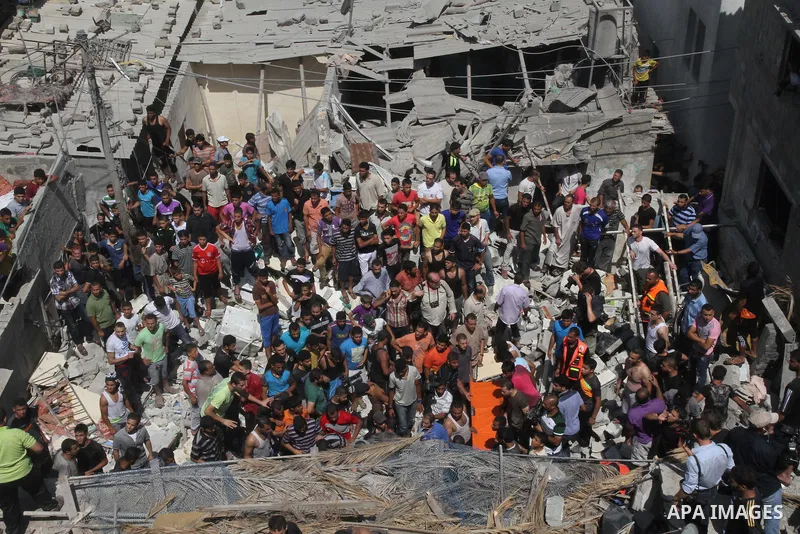 Palestinians dig through the rubble of a building searching for bodies after what police said was an Israeli air strike at Shati (Beach) refugee camp in Gaza City August 4, 2014. A seven-hour truce under which Israel wou...