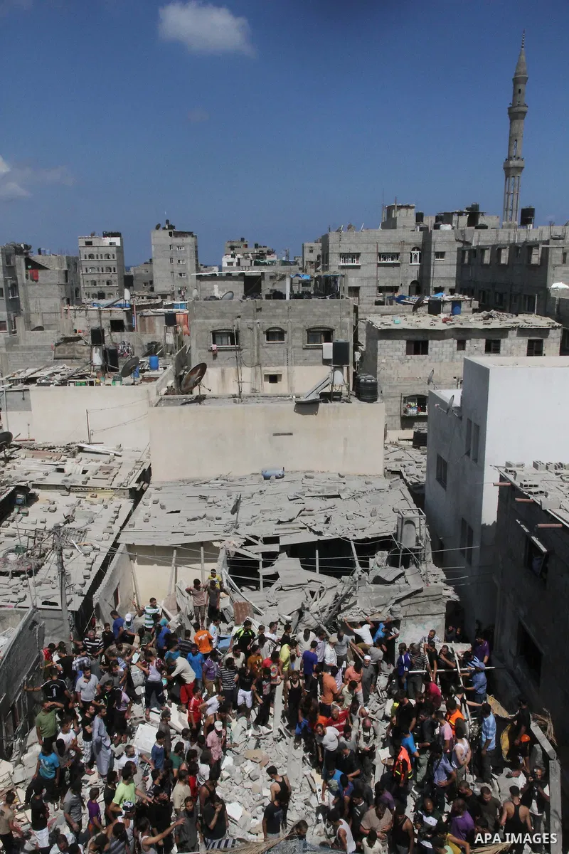Palestinians dig through the rubble of a building searching for bodies after what police said was an Israeli air strike at Shati (Beach) refugee camp in Gaza City August 4, 2014. A seven-hour truce under which Israel wou...