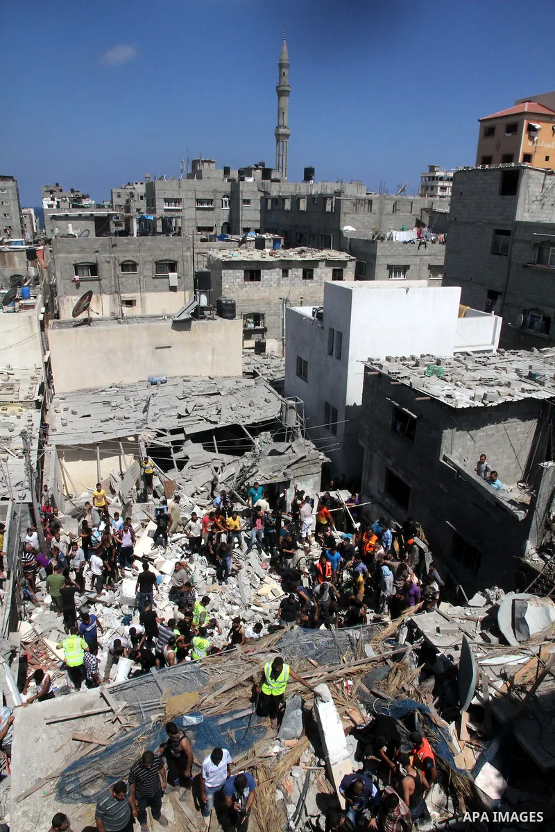 Palestinians dig through the rubble of a building searching for bodies after what police said was an Israeli air strike at Shati (Beach) refugee camp in Gaza City August 4, 2014. A seven-hour truce under which Israel wou...