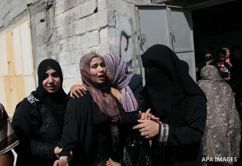 Relatives of nine Palestinians from the Abu Nejim family, whom medics said were killed by an Israeli air strike, mourn during their funeral in Jabaliya refugee camp in the northern Gaza Strip August 4, 2014. A seven-hour...