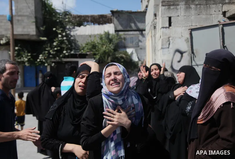 Relatives of nine Palestinians from the Abu Nejim family, whom medics said were killed by an Israeli air strike, mourn during their funeral in Jabaliya refugee camp in the northern Gaza Strip August 4, 2014. A seven-hour...