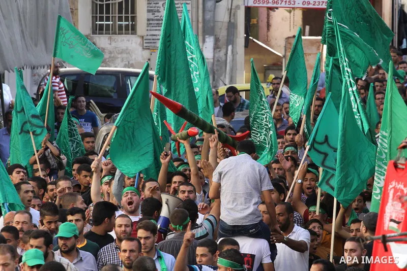 Palestinian Hamas supporters shout slogans against Israel during a protest to support Hamas and against the Israeli attack to Gaza strip in the West Bank city of Nablus, 04 August 2014. Israel will not end its offensive...