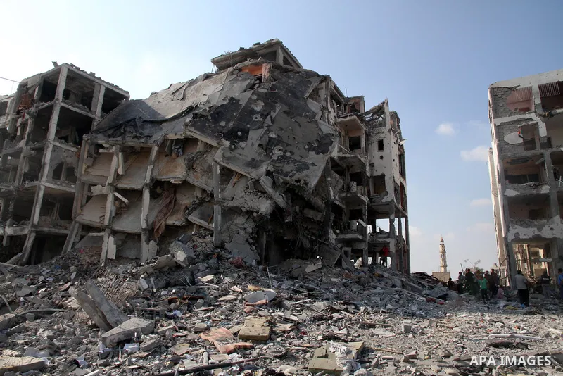 Palestinians inspect a destroyed houses as they return to their house in Beit Lahiya town, which witnesses said was heavily hit by Israeli shelling and air strikes during the Israeli offensive, in the northern Gaza Strip...