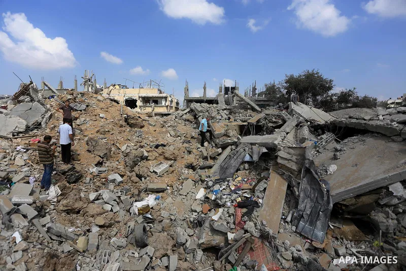 Palestinians inspect destroyed houses as they returning to their homes in the Al-Shejaia neighbourhood of Gaza City on August 5, 2014, after a 72-hour truce agreed by Israel and Hamas went into effect following intense g...
