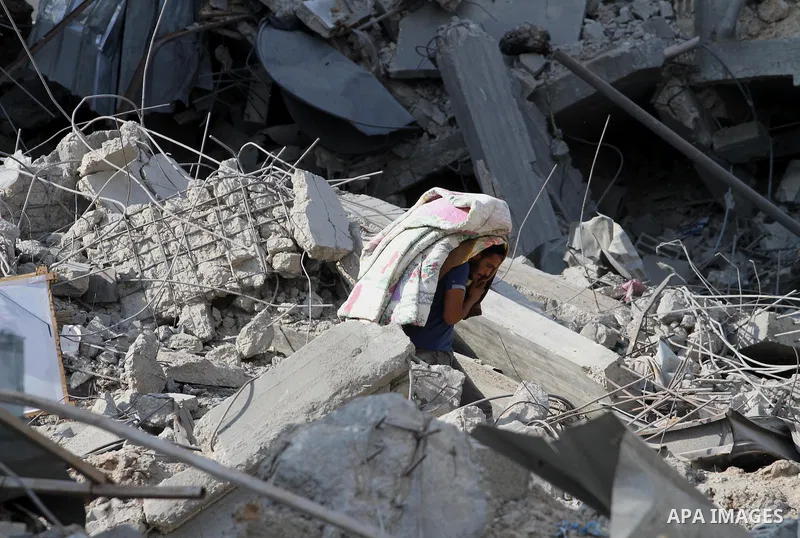 Palestinians inspect destroyed houses as they returning to their homes in the Al-Shejaia neighbourhood of Gaza City on August 5, 2014, after a 72-hour truce agreed by Israel and Hamas went into effect following intense g...
