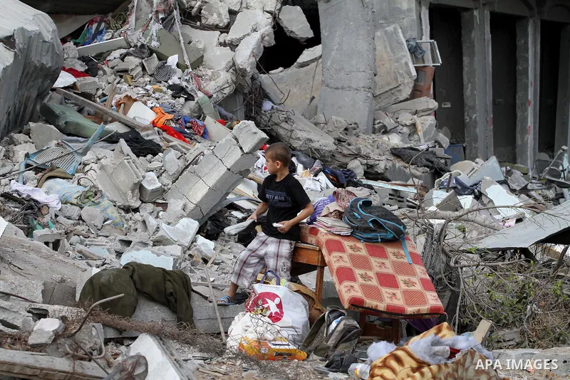 Palestinians inspect destroyed houses as they returning to their homes in the Al-Shejaia neighbourhood of Gaza City on August 5, 2014, after a 72-hour truce agreed by Israel and Hamas went into effect following intense g...