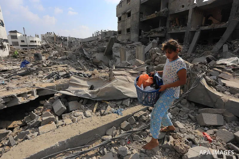 Palestinians inspect destroyed houses as they returning to their homes in the Al-Shejaia neighbourhood of Gaza City on August 5, 2014, after a 72-hour truce agreed by Israel and Hamas went into effect following intense g...