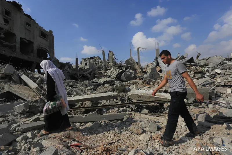 Palestinians inspect destroyed houses as they returning to their homes in the Al-Shejaia neighbourhood of Gaza City on August 5, 2014, after a 72-hour truce agreed by Israel and Hamas went into effect following intense g...