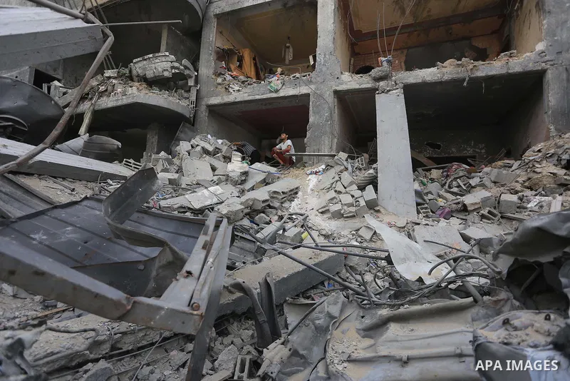 Palestinians inspect destroyed houses as they returning to their homes in the Al-Shejaia neighbourhood of Gaza City on August 5, 2014, after a 72-hour truce agreed by Israel and Hamas went into effect following intense g...