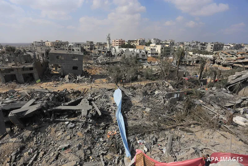 Palestinians inspect destroyed houses as they returning to their homes in the Al-Shejaia neighbourhood of Gaza City on August 5, 2014, after a 72-hour truce agreed by Israel and Hamas went into effect following intense g...