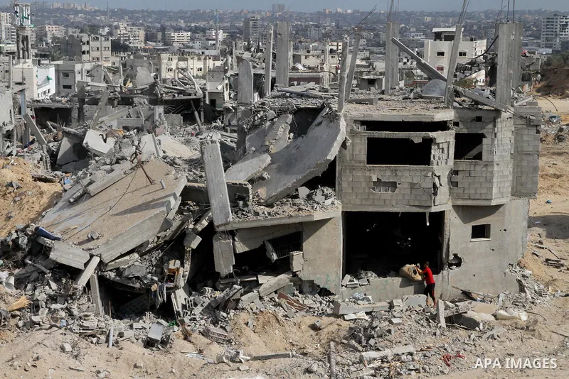 A general view shows the destruction in part of Gaza City's al-Tufah neighbourhood as the fragile ceasefire in the Gaza Strip entered a second day on August 6, 2014 while Israeli and Palestinian delegations prepared for...