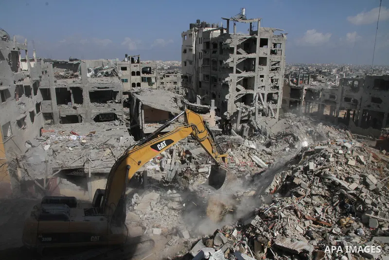 Palestinians inspect the destroyed homes in part of Gaza City's al-Tufah neighbourhood as the fragile ceasefire in the Gaza Strip entered a second day on August 6, 2014 while Israeli and Palestinian delegations prepared...