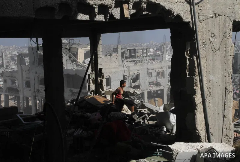 Palestinians inspect the destroyed homes in part of Gaza City's al-Tufah neighbourhood as the fragile ceasefire in the Gaza Strip entered a second day on August 6, 2014 while Israeli and Palestinian delegations prepared...