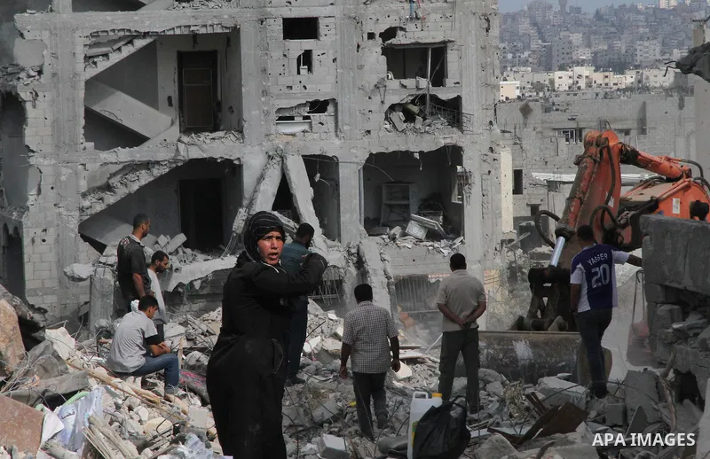 Palestinians inspect the destroyed homes in part of Gaza City's al-Tufah neighbourhood as the fragile ceasefire in the Gaza Strip entered a second day on August 6, 2014 while Israeli and Palestinian delegations prepared...