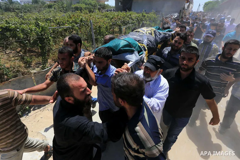 Palestinian mourners carry the body of Palestinian of Al-Quds brigades, the military wing of Islamic Jihad, Shaban Al-Dahdouh, during his funeral in Gaza City, 06 August 2014. For the first time in nearly a month, the gu...