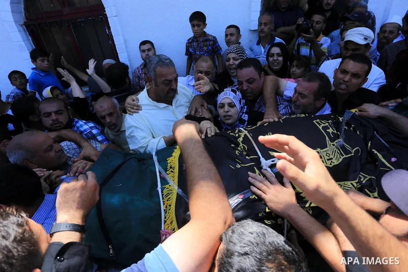 Palestinian mourners carry the body of Palestinian of Al-Quds brigades, the military wing of Islamic Jihad, Shaban Al-Dahdouh, during his funeral in Gaza City, 06 August 2014. For the first time in nearly a month, the gu...