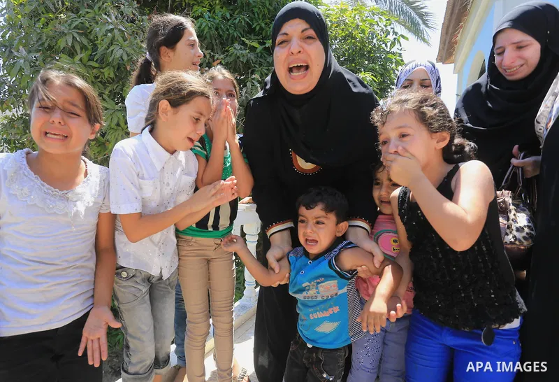Palestinian relatives mourn the body of Palestinian of Al-Quds brigades, the military wing of Islamic Jihad, Shaban Al-Dahdouh, during his funeral in Gaza City, 06 August 2014. For the first time in nearly a month, the g...