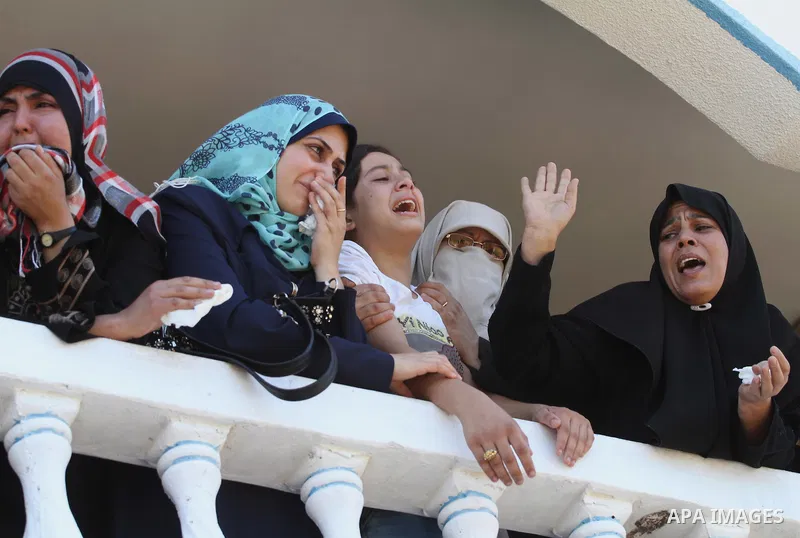 Palestinian relatives mourn the body of Palestinian of Al-Quds brigades, the military wing of Islamic Jihad, Shaban Al-Dahdouh, during his funeral in Gaza City, 06 August 2014. For the first time in nearly a month, the g...