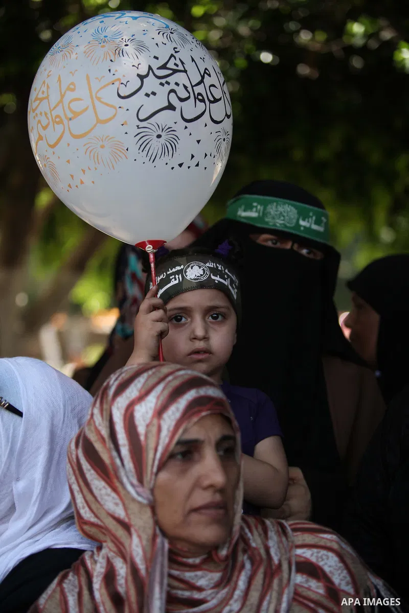 Palestinian women take part in a demonstration in support of the negotiator delegation in Cairo and the Palestinian resistance, in Gaza city on August 07, 2014. Indirect Israeli-Palestinian negotiations over extending a...