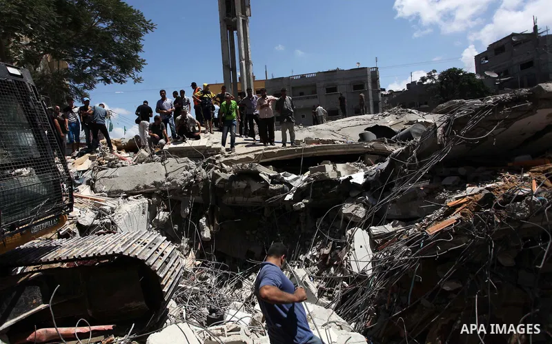 Palestinians search in the rubble of al-Qassam mosque, which witnesses said was hit by an Israeli air strike, in Nuseirat refugee camp in the central Gaza Strip on August 9, 2014. Israel launched more than 20 aerial atta...