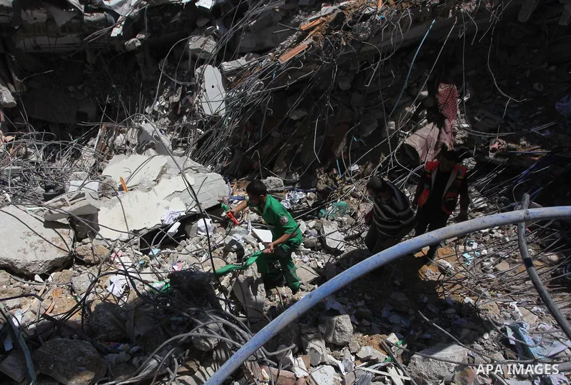 Palestinians search in the rubble of al-Qassam mosque, which witnesses said was hit by an Israeli air strike, in Nuseirat refugee camp in the central Gaza Strip on August 9, 2014. Israel launched more than 20 aerial atta...