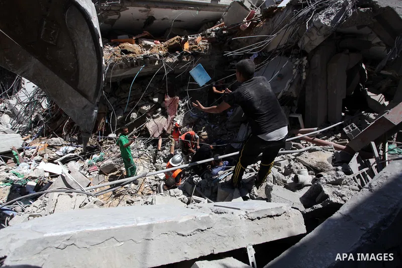 Palestinians search in the rubble of al-Qassam mosque, which witnesses said was hit by an Israeli air strike, in Nuseirat refugee camp in the central Gaza Strip on August 9, 2014. Israel launched more than 20 aerial atta...