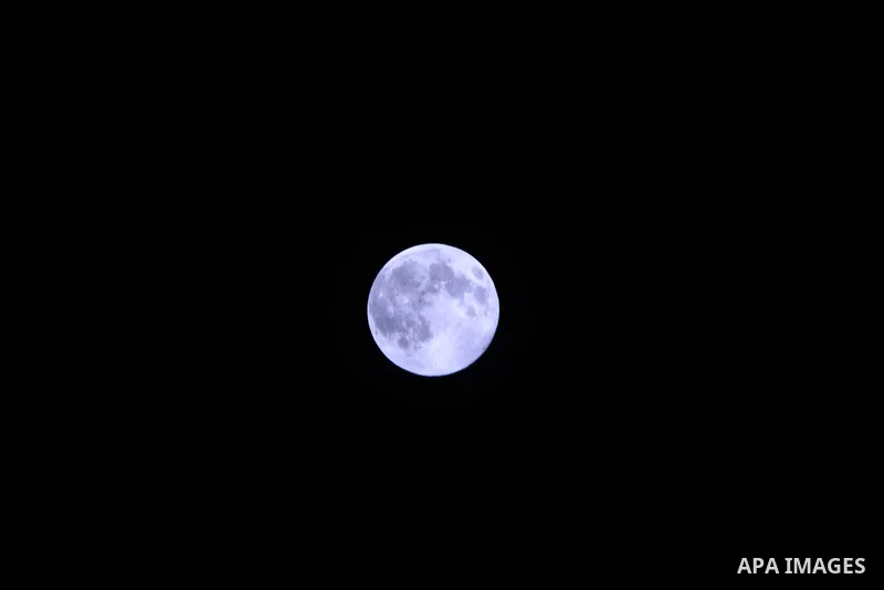 A perigee moon, also known as a super moon, raises over the Gaza city on August 10, 2014. Palestinian and Israeli negotiators on Sunday said they had accepted an Egyptian proposal for a new 72-hour truce with Israel, cle...