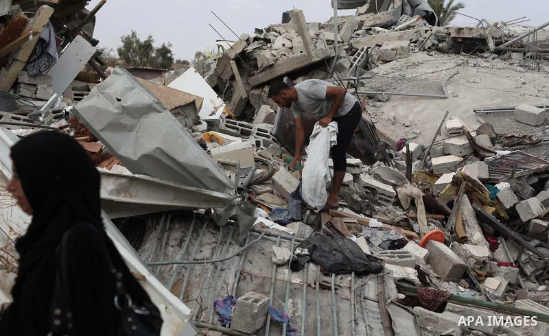 Palestinians inspect their destroyed houses, which witnesses said were damaged during the Israeli offensive, on the fourth day of a five-day ceasefire in Johr El-Deek village near the central Gaza Strip August 17, 2014....