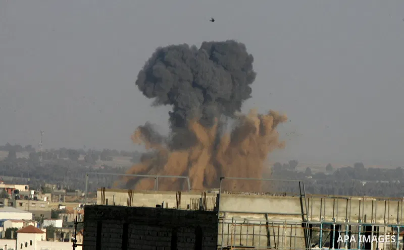 Smoke billows following an Israeli air strike in Rafah in the southern of Gaza Strip, on August 19, 2014. Israel ordered its negotiators back from talks in Cairo and warplanes hit Gaza after Palestinian rockets smashed i...