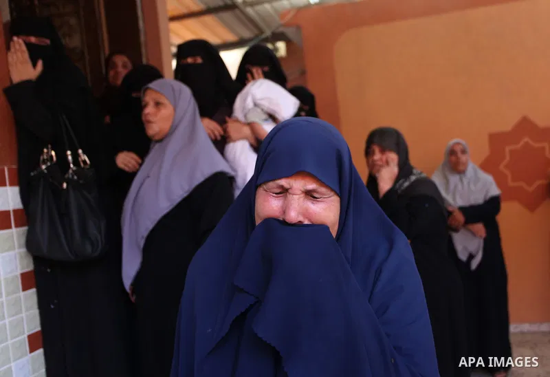 Palestinian relatives of Mohammed Barhoum, one of three senior Hamas commanders who was killed in an Israeli air strike, mourn during his funeral in Rafah in the southern Gaza Strip August 21, 2014. Israel killed three s...