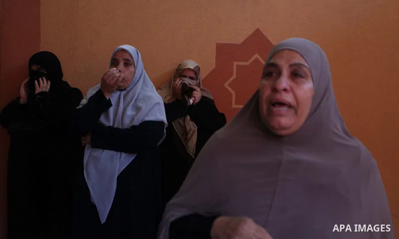 Palestinian relatives of Mohammed Barhoum, one of three senior Hamas commanders who was killed in an Israeli air strike, mourn during his funeral in Rafah in the southern Gaza Strip August 21, 2014. Israel killed three s...