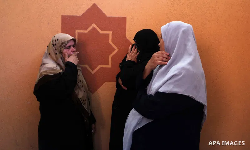 Palestinian relatives of Mohammed Barhoum, one of three senior Hamas commanders who was killed in an Israeli air strike, mourn during his funeral in Rafah in the southern Gaza Strip August 21, 2014. Israel killed three s...