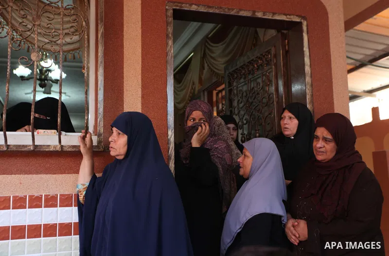 Palestinian relatives of Mohammed Barhoum, one of three senior Hamas commanders who was killed in an Israeli air strike, mourn during his funeral in Rafah in the southern Gaza Strip August 21, 2014. Israel killed three s...