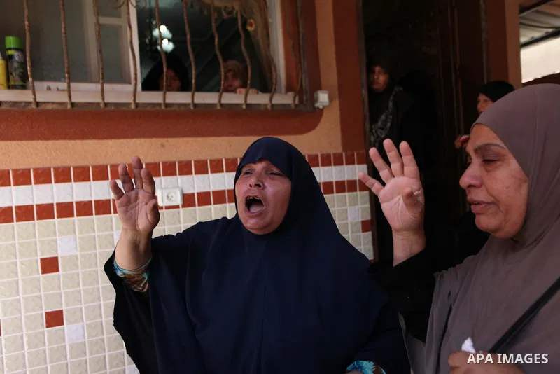 Palestinian relatives of Mohammed Barhoum, one of three senior Hamas commanders who was killed in an Israeli air strike, mourn during his funeral in Rafah in the southern Gaza Strip August 21, 2014. Israel killed three s...