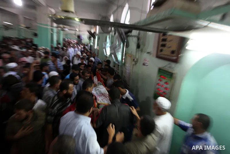 Palestinians carry the bodies of three senior Hamas commanders, who were killed in an Israeli air strike, during their funeral in Rafah in the southern Gaza Strip August 21, 2014. Israel killed three senior Hamas command...