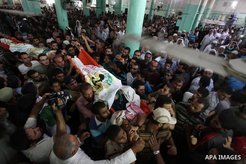 Palestinians carry the bodies of three senior Hamas commanders, who were killed in an Israeli air strike, during their funeral in Rafah in the southern Gaza Strip August 21, 2014. Israel killed three senior Hamas command...